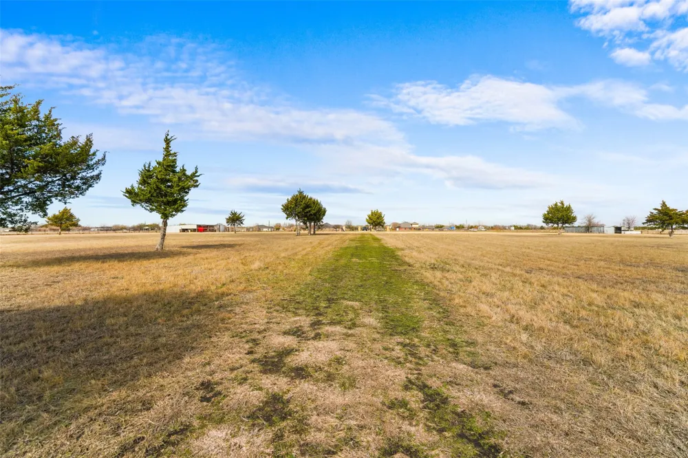 710 E Reindeer Road Lancaster, TX 75146