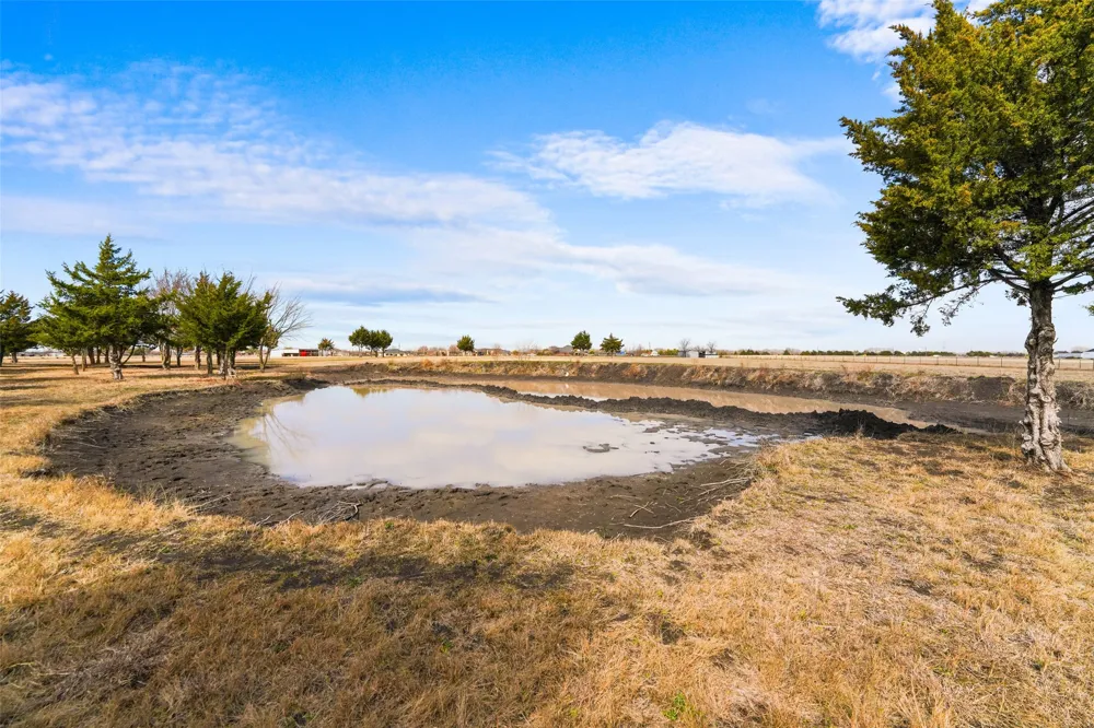 710 E Reindeer Road Lancaster, TX 75146