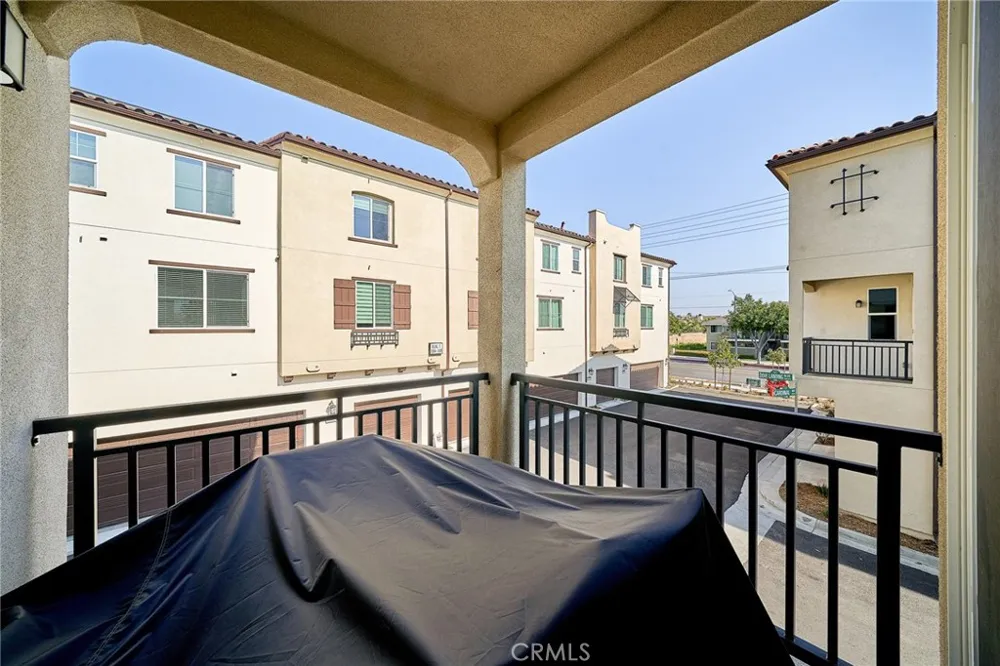 163 Dove Landing Covina, CA 91722