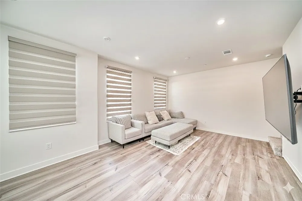 163 Dove Landing Covina, CA 91722