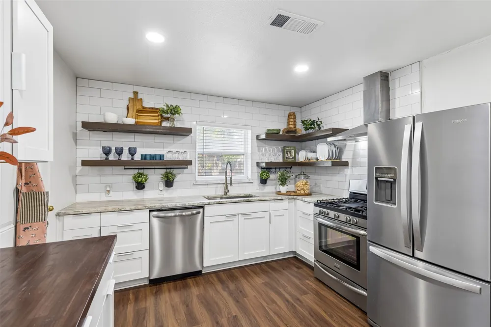5111 Stoneleigh Avenue Dallas, TX 75235