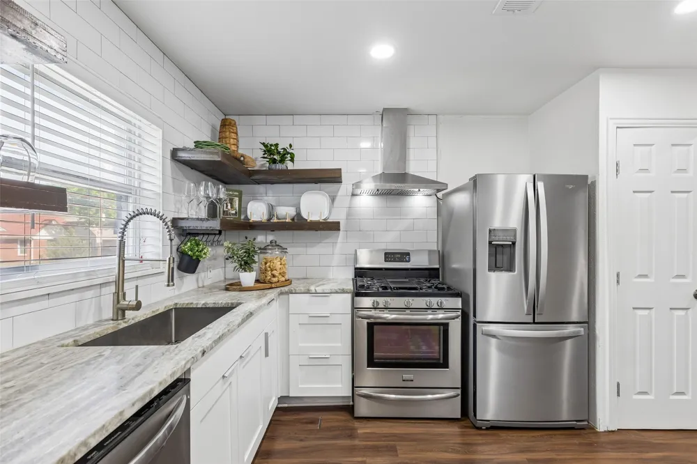 5111 Stoneleigh Avenue Dallas, TX 75235