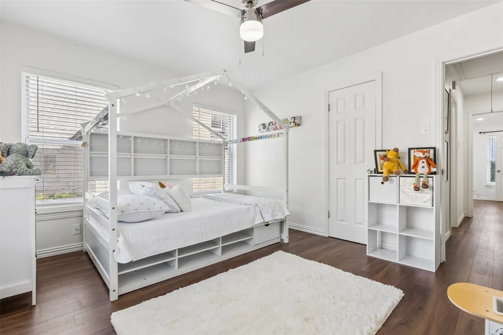 5111 Stoneleigh Avenue Dallas, TX 75235