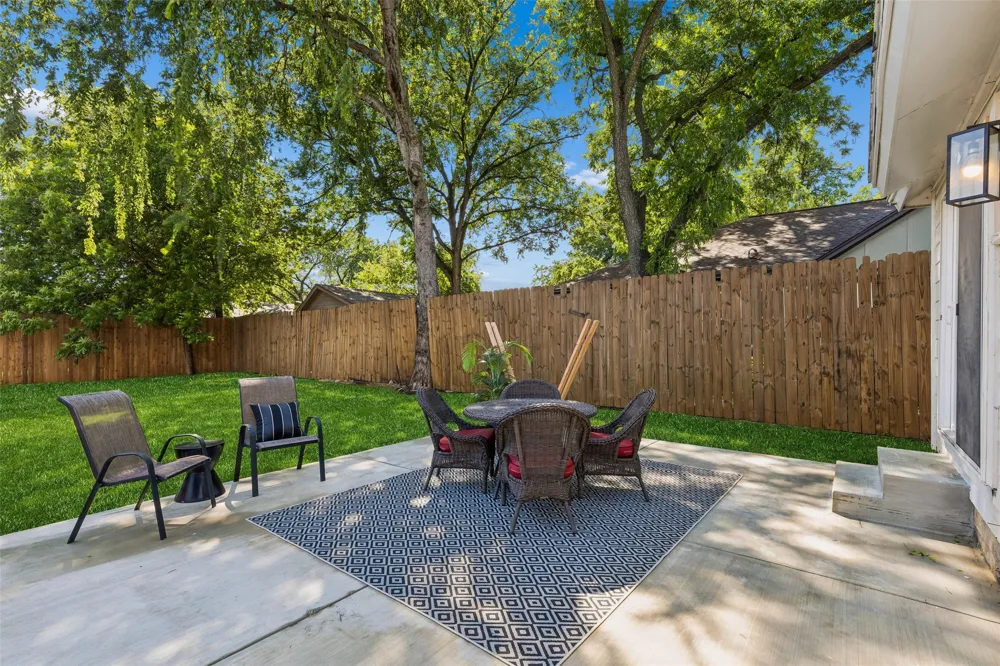 5111 Stoneleigh Avenue Dallas, TX 75235