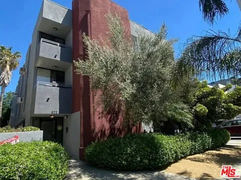 922 Hudson Avenue #10