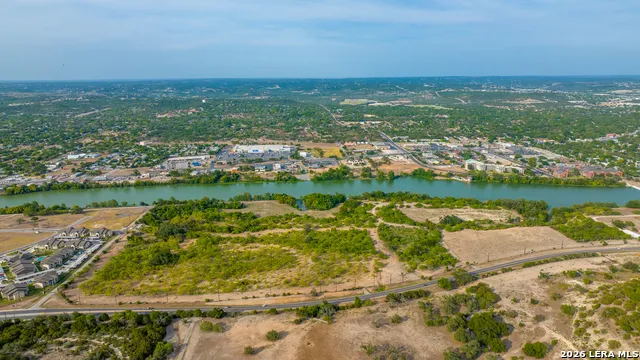 900 THOMPSON RD Kerrville, TX 78028