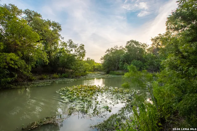 900 THOMPSON RD Kerrville, TX 78028
