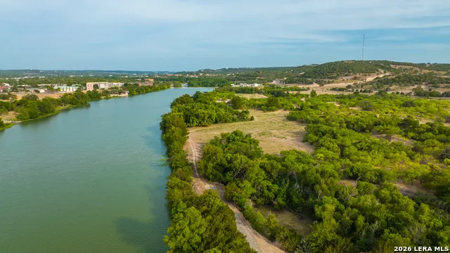 900 THOMPSON RD Kerrville, TX 78028