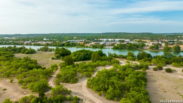 900 THOMPSON RD Kerrville, TX 78028