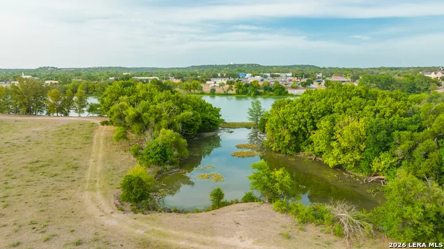 900 THOMPSON RD Kerrville, TX 78028