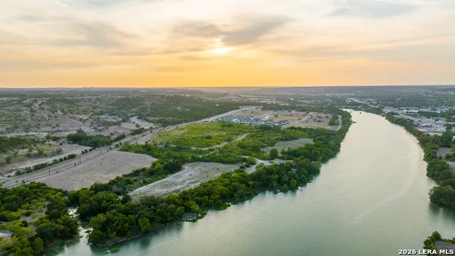 900 THOMPSON RD Kerrville, TX 78028