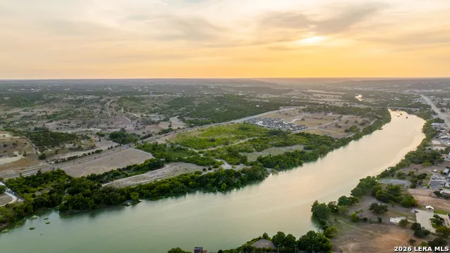 900 THOMPSON RD Kerrville, TX 78028