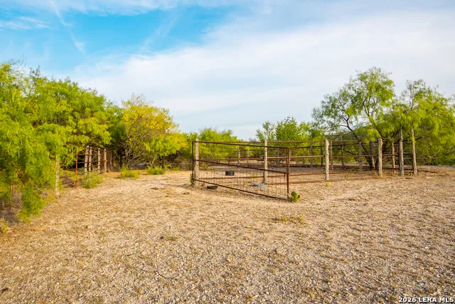 900 THOMPSON RD Kerrville, TX 78028