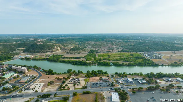 900 THOMPSON RD Kerrville, TX 78028