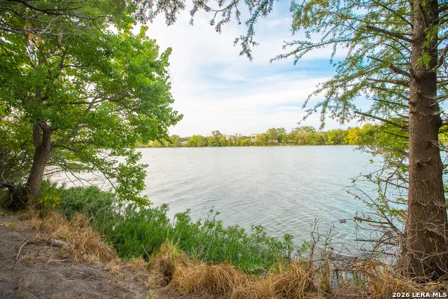 900 THOMPSON RD Kerrville, TX 78028