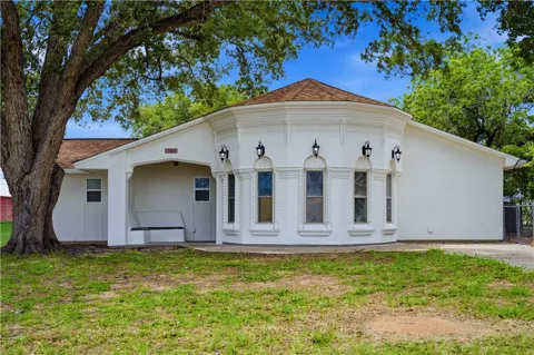 1221 Encino Drive