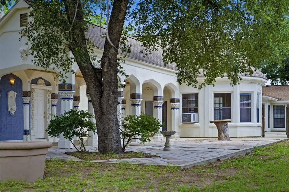 1221 Encino Drive Pleasanton, TX 78064