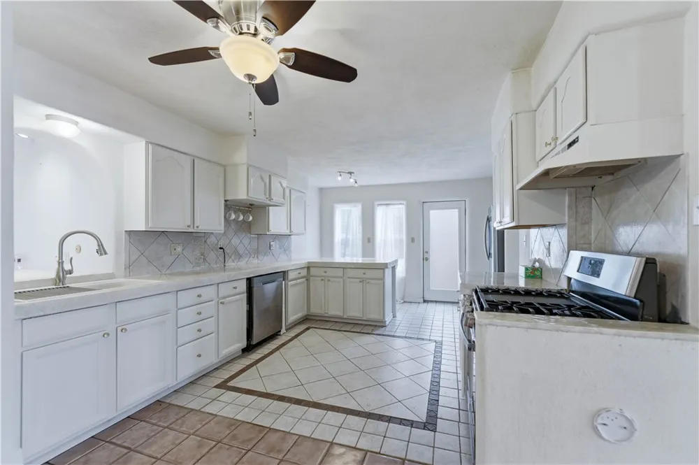 1221 Encino Drive Pleasanton, TX 78064