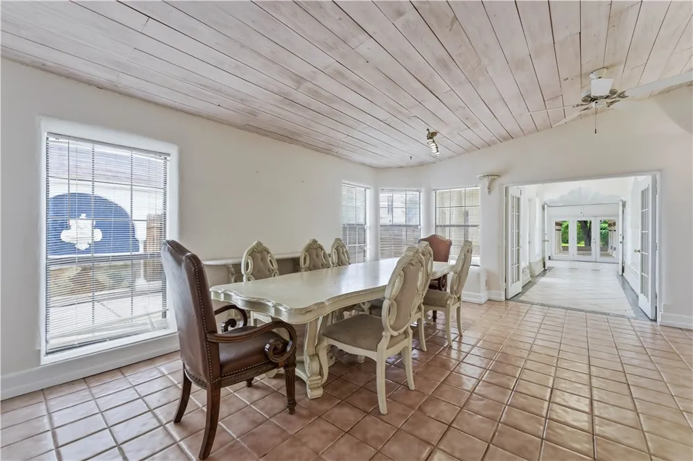1221 Encino Drive Pleasanton, TX 78064