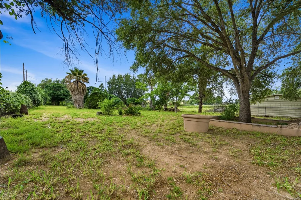 1221 Encino Drive Pleasanton, TX 78064