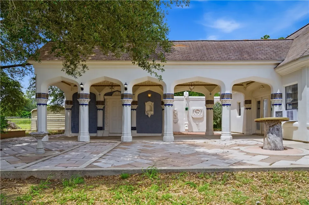 1221 Encino Drive Pleasanton, TX 78064