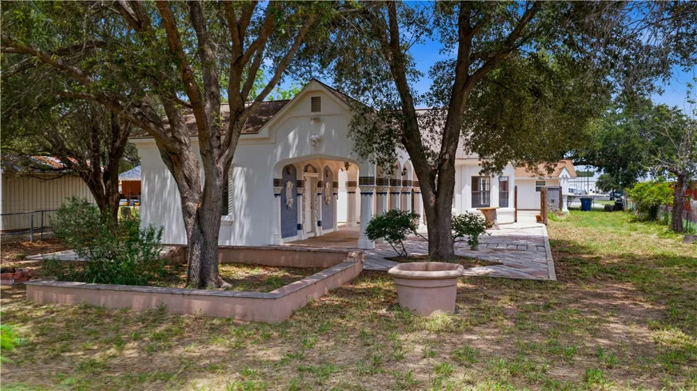1221 Encino Drive Pleasanton, TX 78064