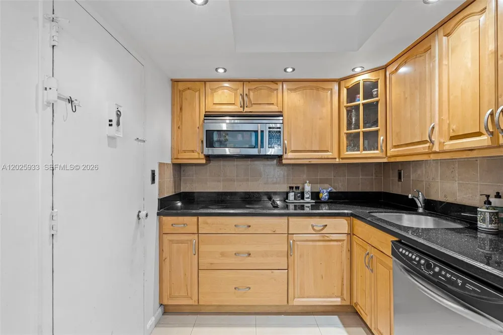 1865 79th St Cswy #15M North Bay Village, FL 33141