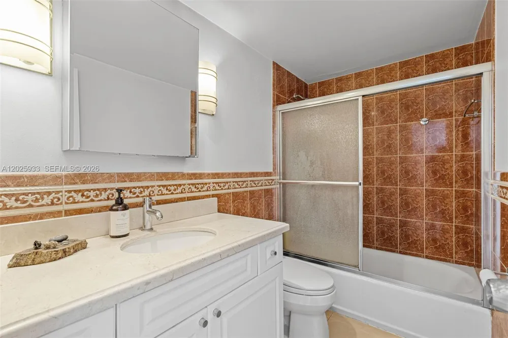 1865 79th St Cswy #15M North Bay Village, FL 33141