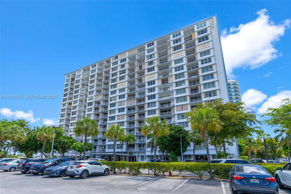 1865 79th St Cswy #15M North Bay Village, FL 33141