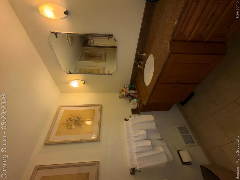 18769 Walmer Lane Beverly Hills Village, MI 48025