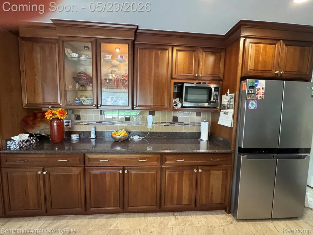 18769 Walmer Lane Beverly Hills Village, MI 48025