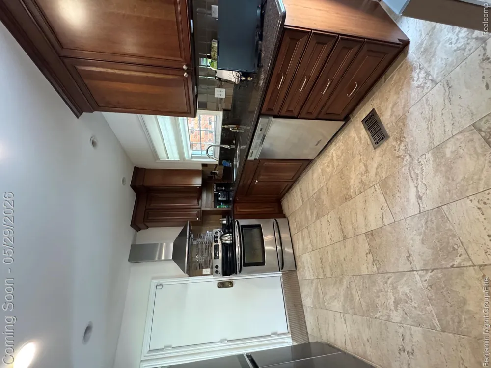 18769 Walmer Lane Beverly Hills Village, MI 48025