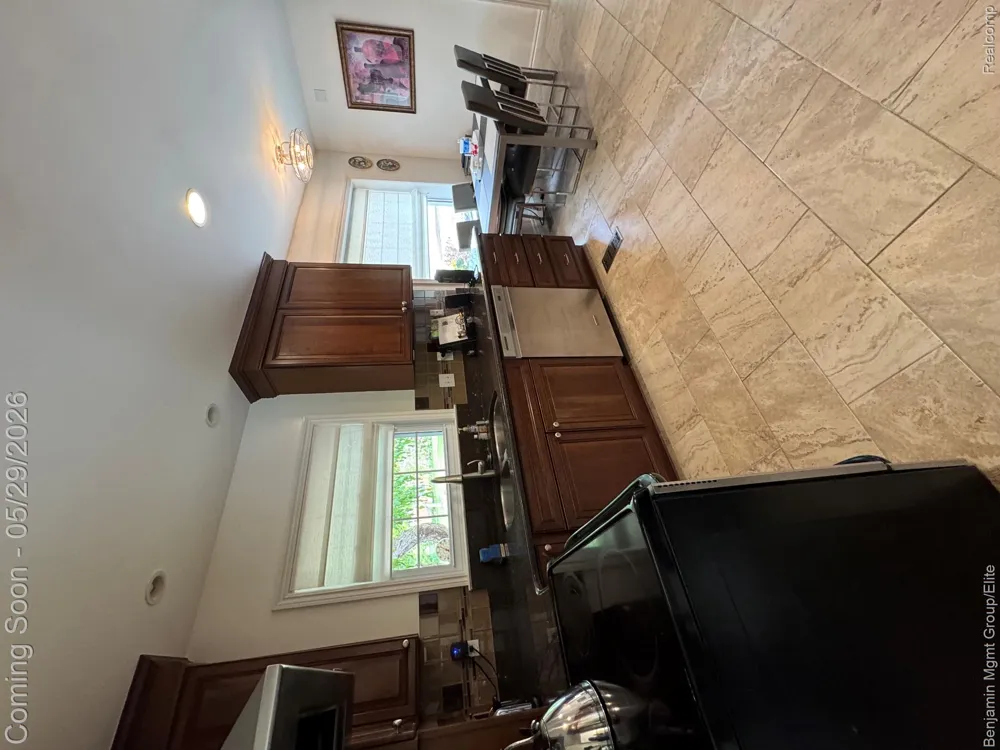 18769 Walmer Lane Beverly Hills Village, MI 48025