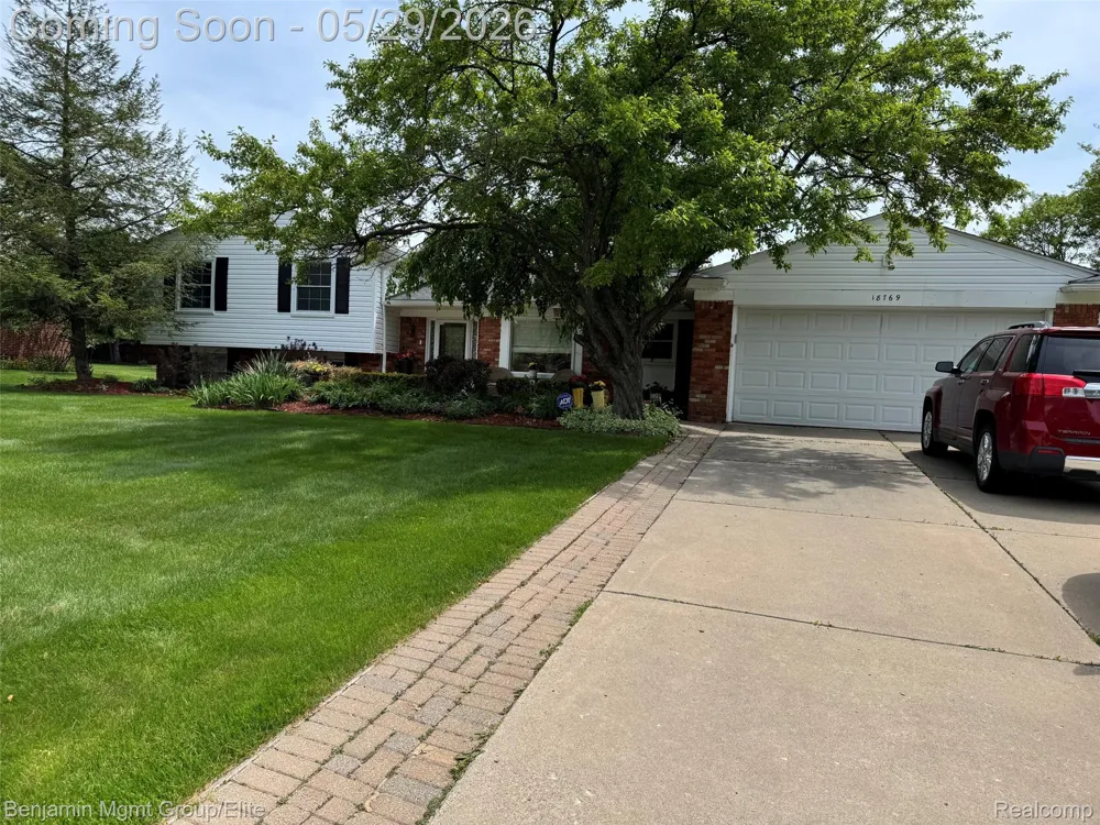 18769 Walmer Lane Beverly Hills Village, MI 48025