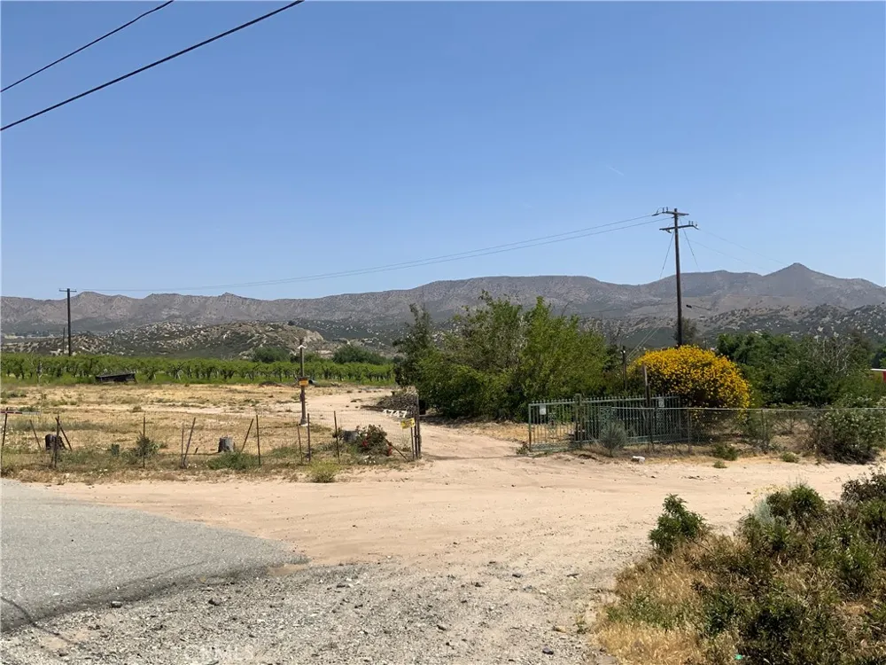 4747 US Highway 138 Phelan, CA 92371