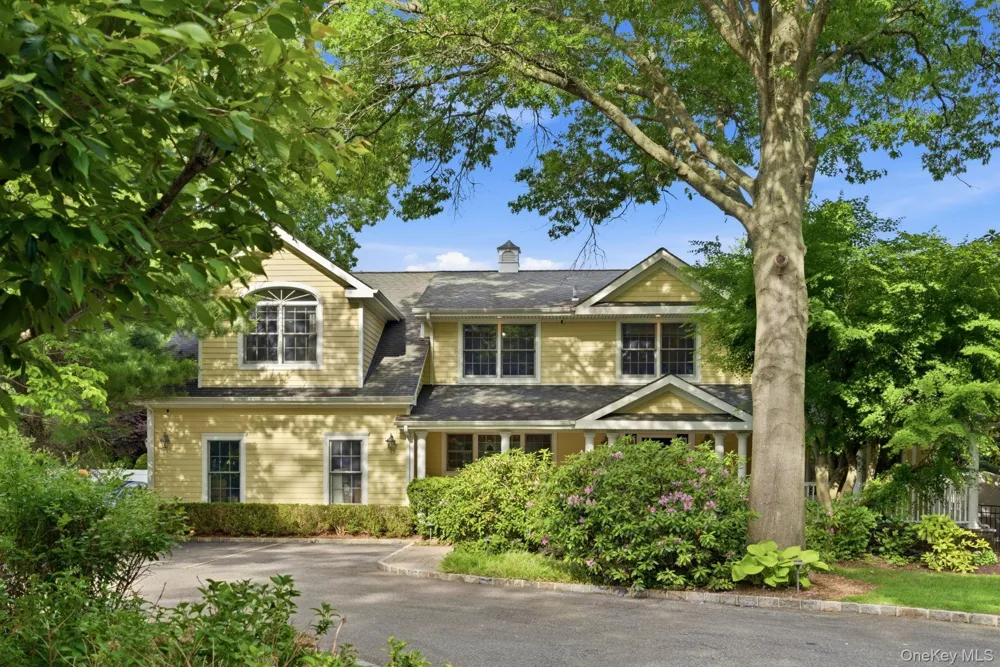 316 S Woods Road Woodbury, NY 11797