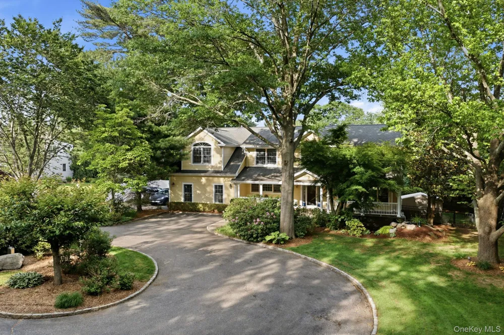 316 S Woods Road Woodbury, NY 11797