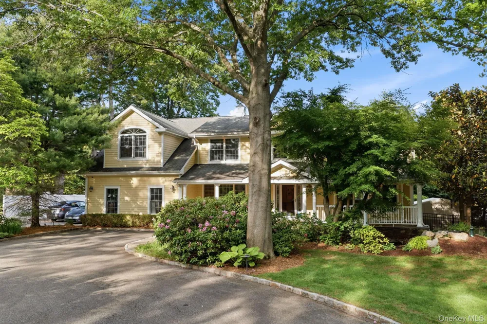 316 S Woods Road Woodbury, NY 11797