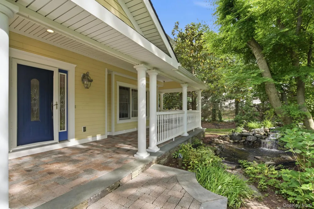 316 S Woods Road Woodbury, NY 11797