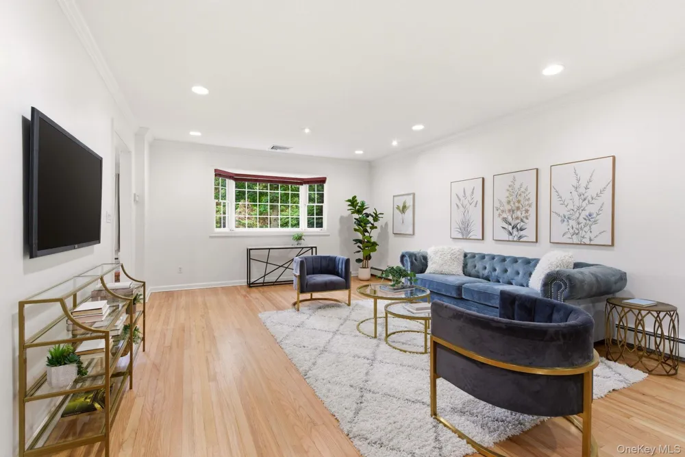 316 S Woods Road Woodbury, NY 11797