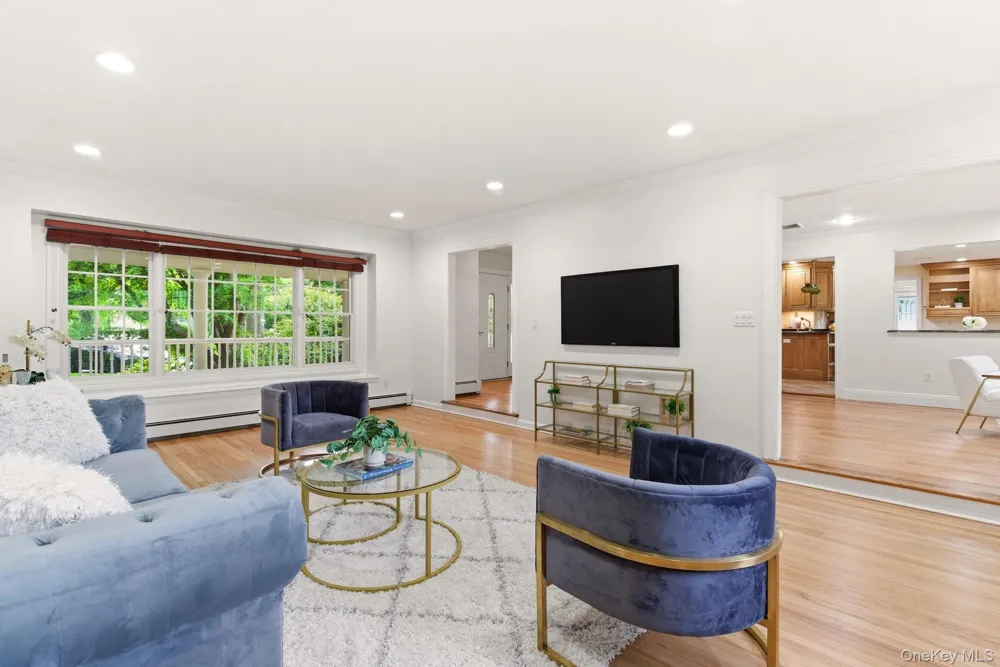 316 S Woods Road Woodbury, NY 11797