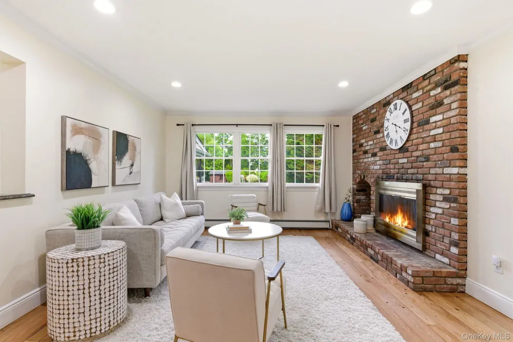 316 S Woods Road Woodbury, NY 11797