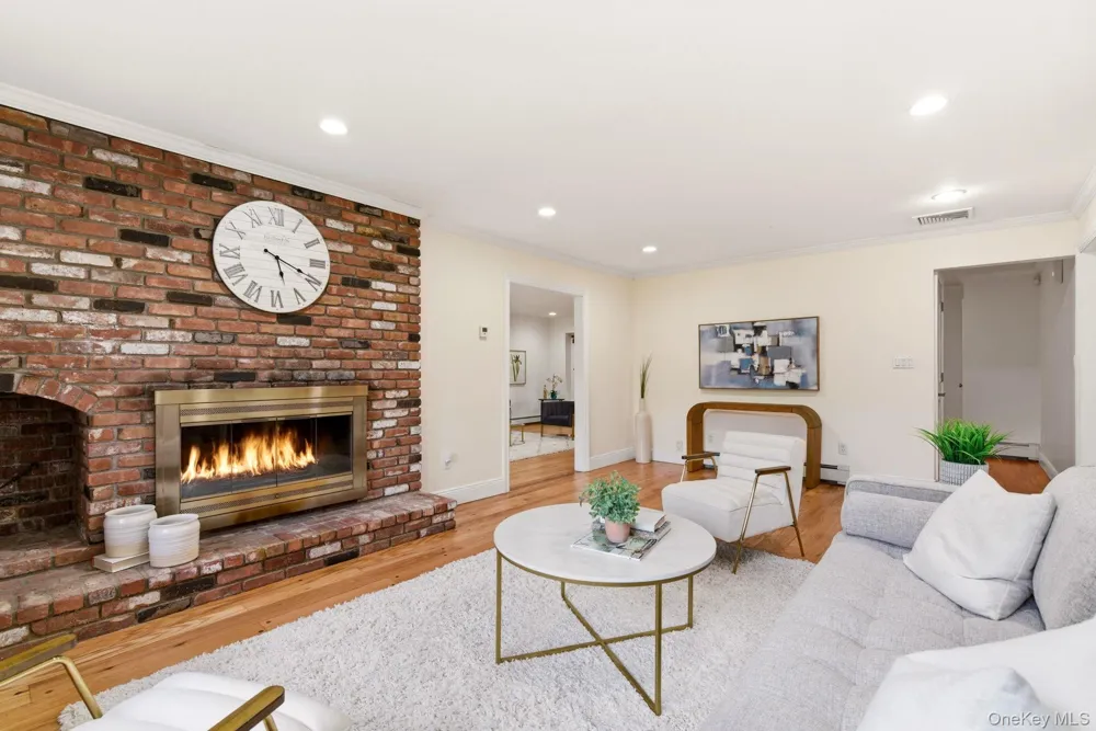 316 S Woods Road Woodbury, NY 11797