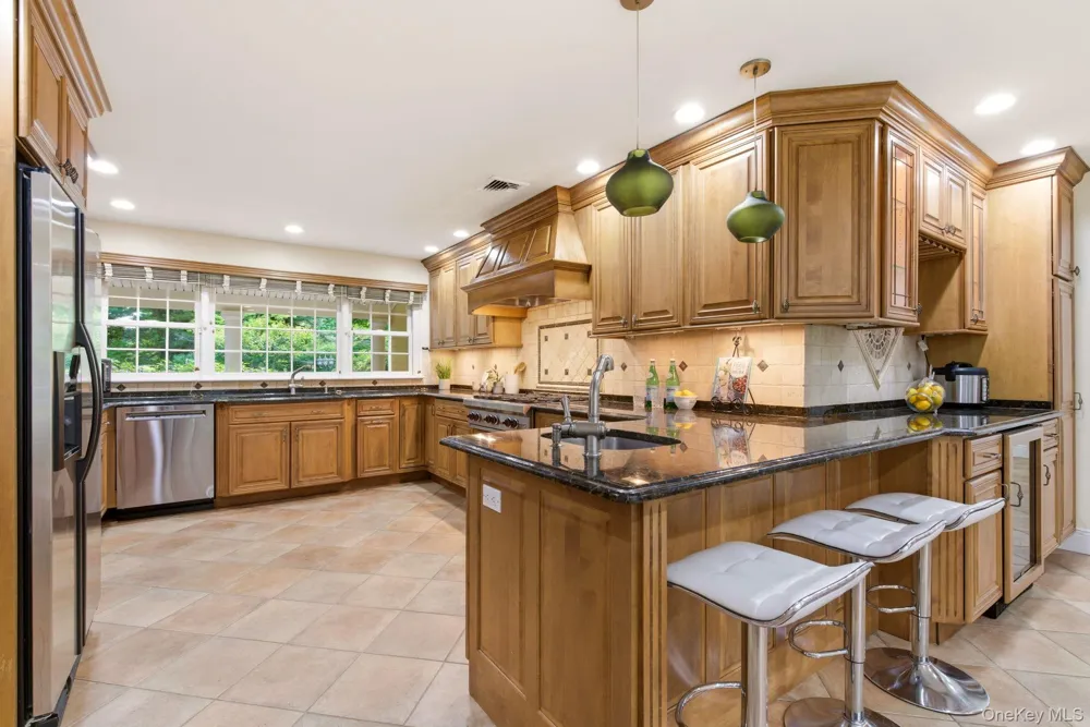 316 S Woods Road Woodbury, NY 11797