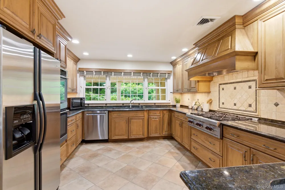 316 S Woods Road Woodbury, NY 11797