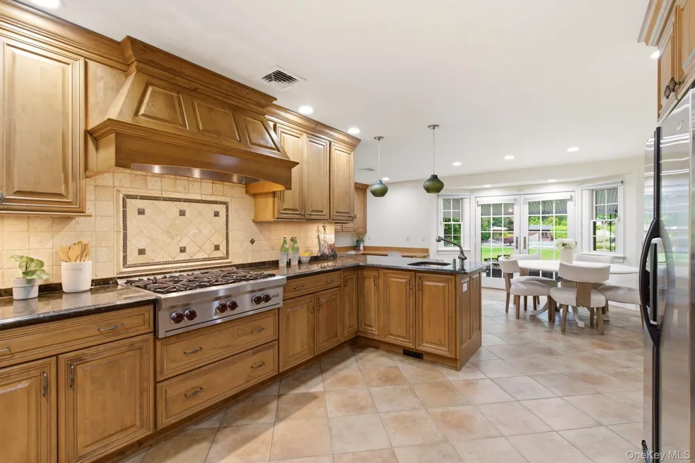 316 S Woods Road Woodbury, NY 11797