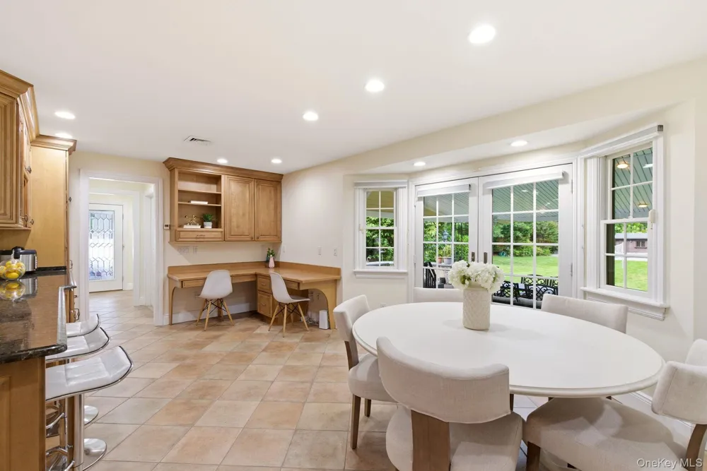 316 S Woods Road Woodbury, NY 11797