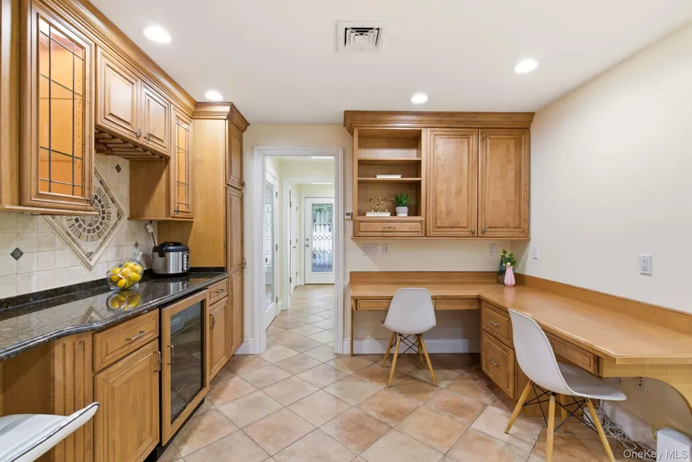 316 S Woods Road Woodbury, NY 11797
