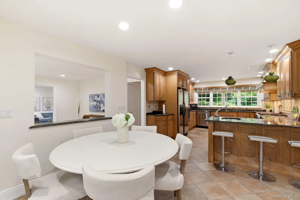 316 S Woods Road Woodbury, NY 11797