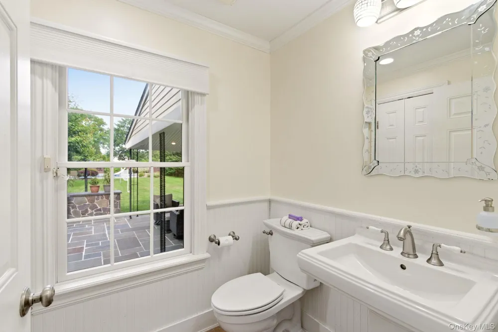 316 S Woods Road Woodbury, NY 11797